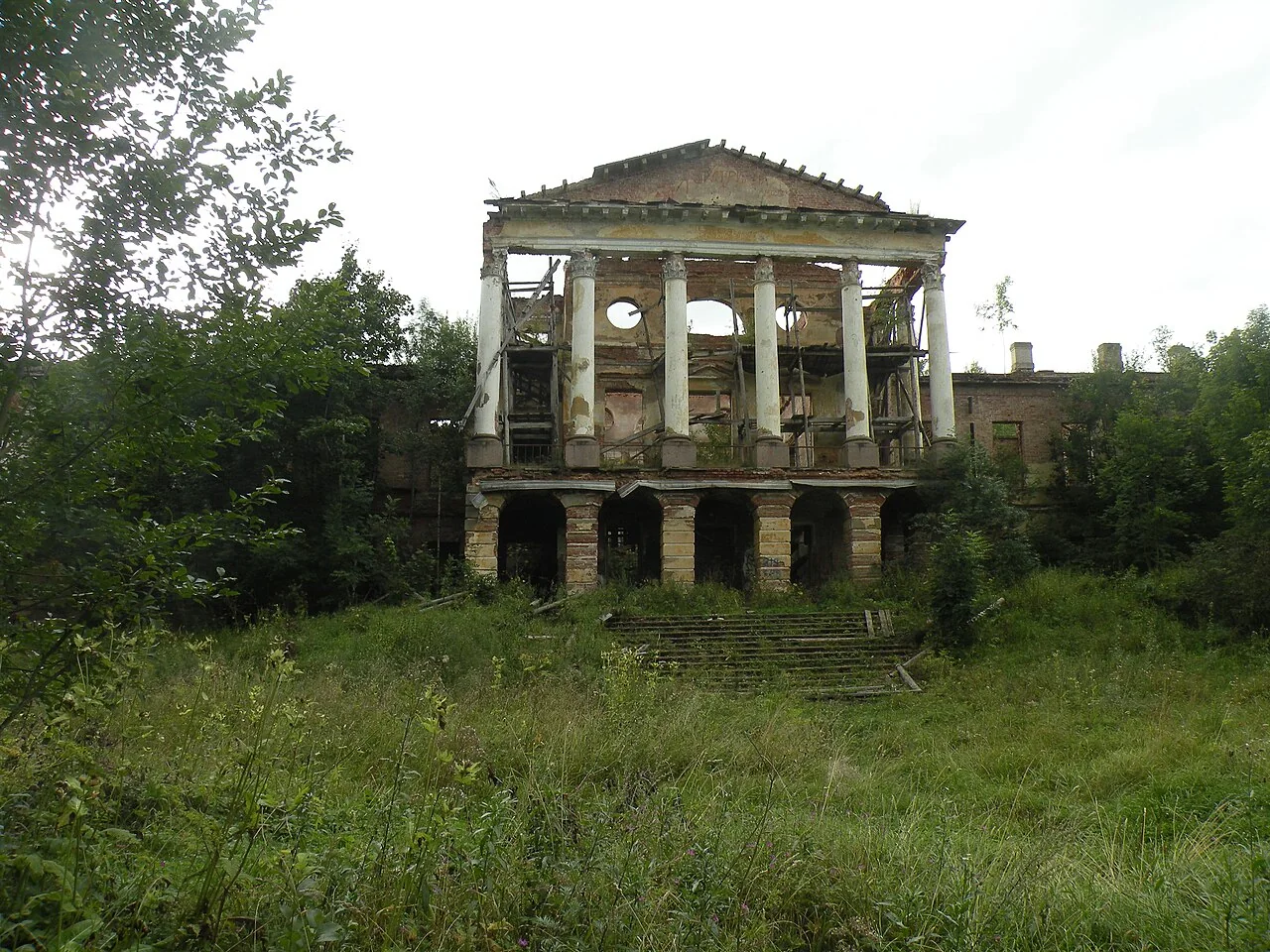 Ропшинский дворец